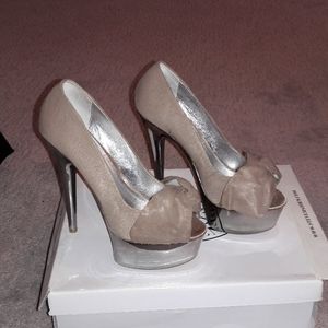 Brand new tan sexy heels.